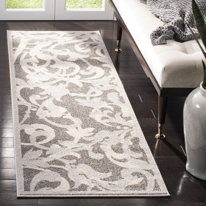 SAFAVIEH Amherst Collection AMT428C Grey / Light Grey Rug Image 3