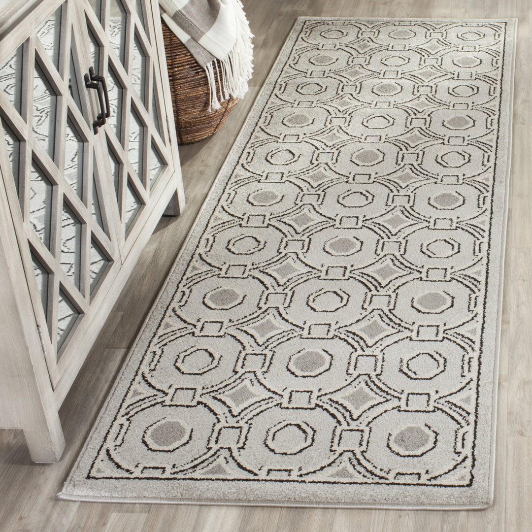 SAFAVIEH Amherst Collection AMT431B Light Grey/Ivory Rug Image 3