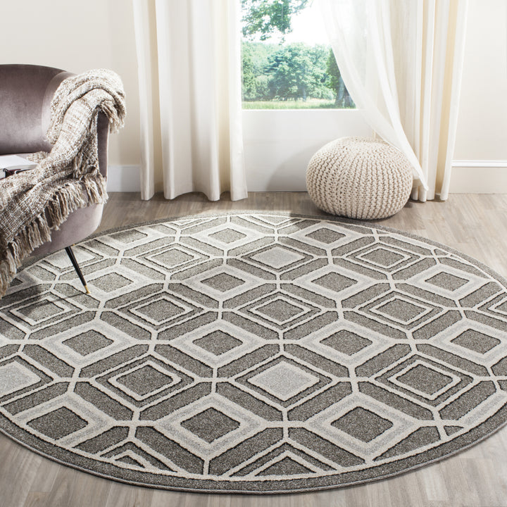 SAFAVIEH Amherst Collection AMT433C Grey / Light Grey Rug Image 2