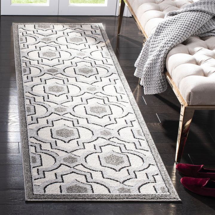 SAFAVIEH Amherst Collection AMT432E Ivory / Grey Rug Image 3