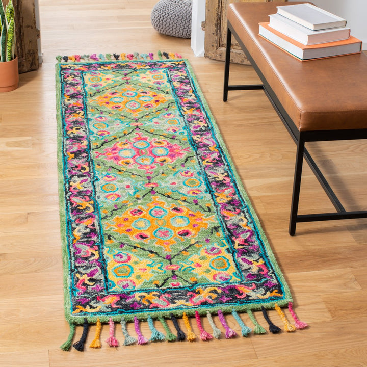 SAFAVIEH Aspen APN114Y Handmade Light Green / Black Rug Image 3