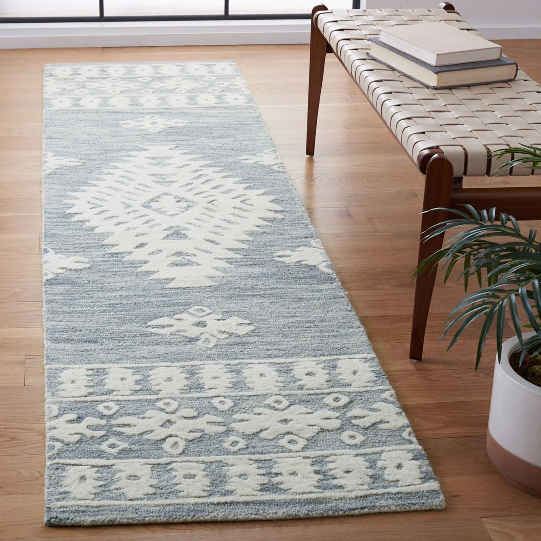 SAFAVIEH Aspen APN550H Handmade Light Grey / Ivory Rug Image 3