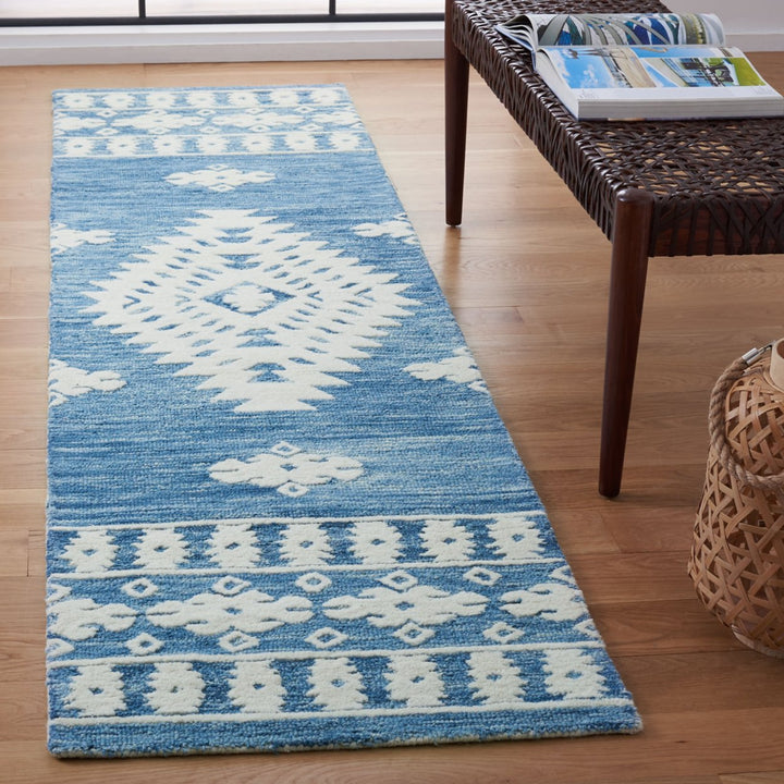 SAFAVIEH Aspen APN550M Handmade Blue / Ivory Rug Image 3