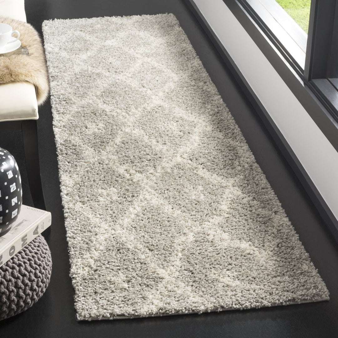 SAFAVIEH Arizona Shag Collection ASG747D Grey / Ivory Rug Image 3