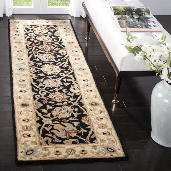 SAFAVIEH Antiquity Collection AT21B Handmade Black Rug Image 3