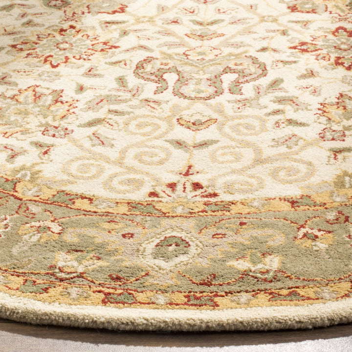 SAFAVIEH Antiquity Collection AT21F Handmade Ivory Rug Image 6