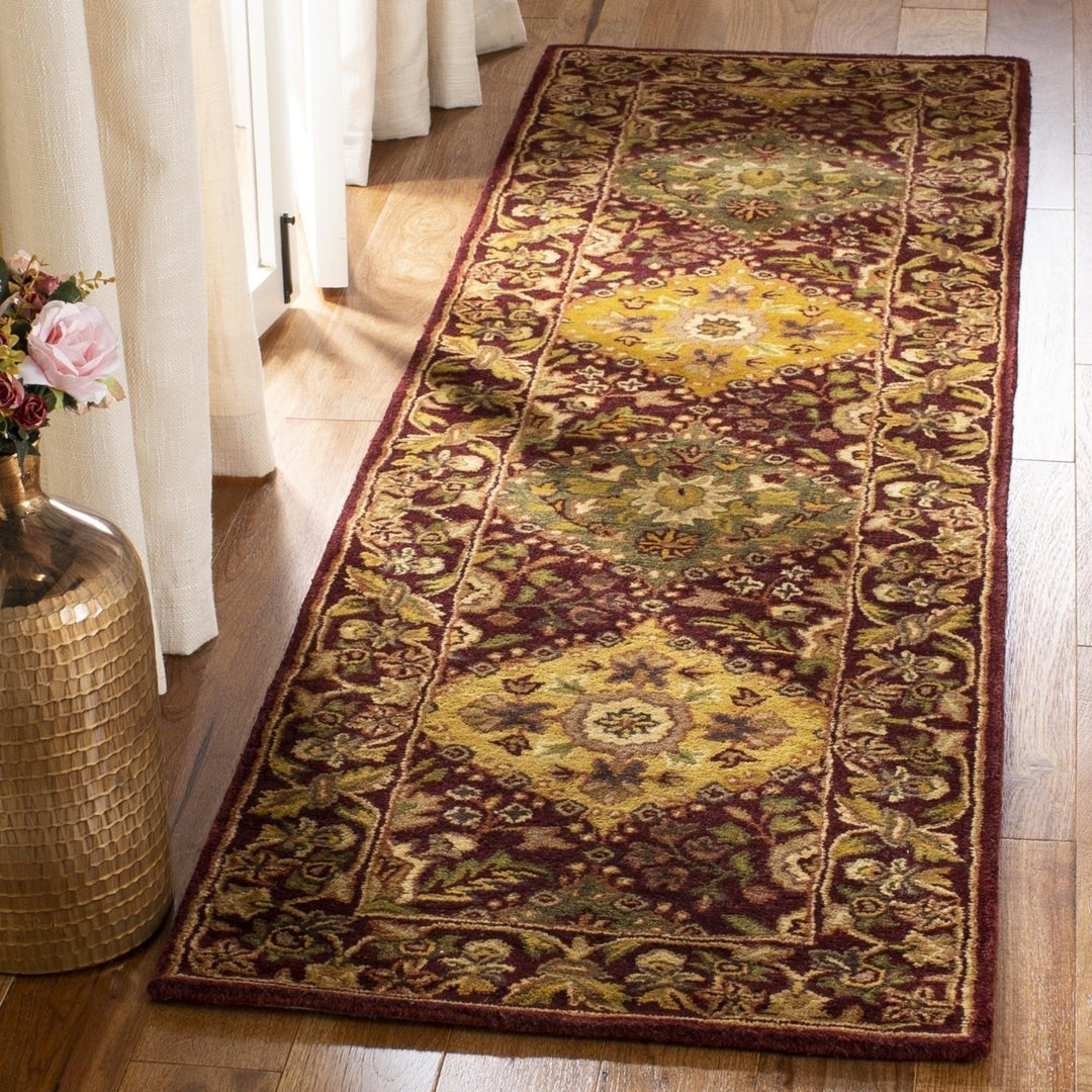 SAFAVIEH Antiquity Collection AT57B Handmade Wine Rug Image 11