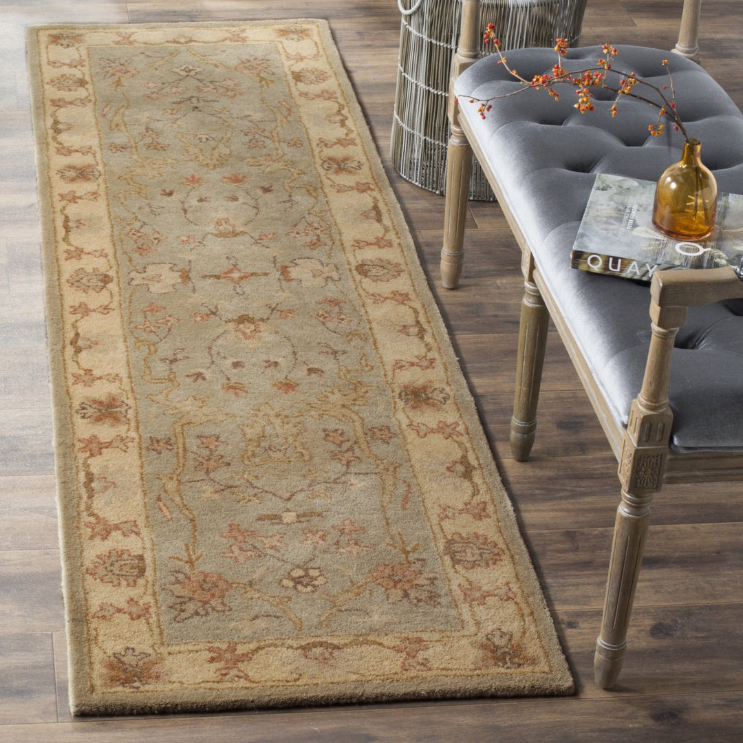 SAFAVIEH Antiquity AT62A Handmade Light Grey / Beige Rug Image 3