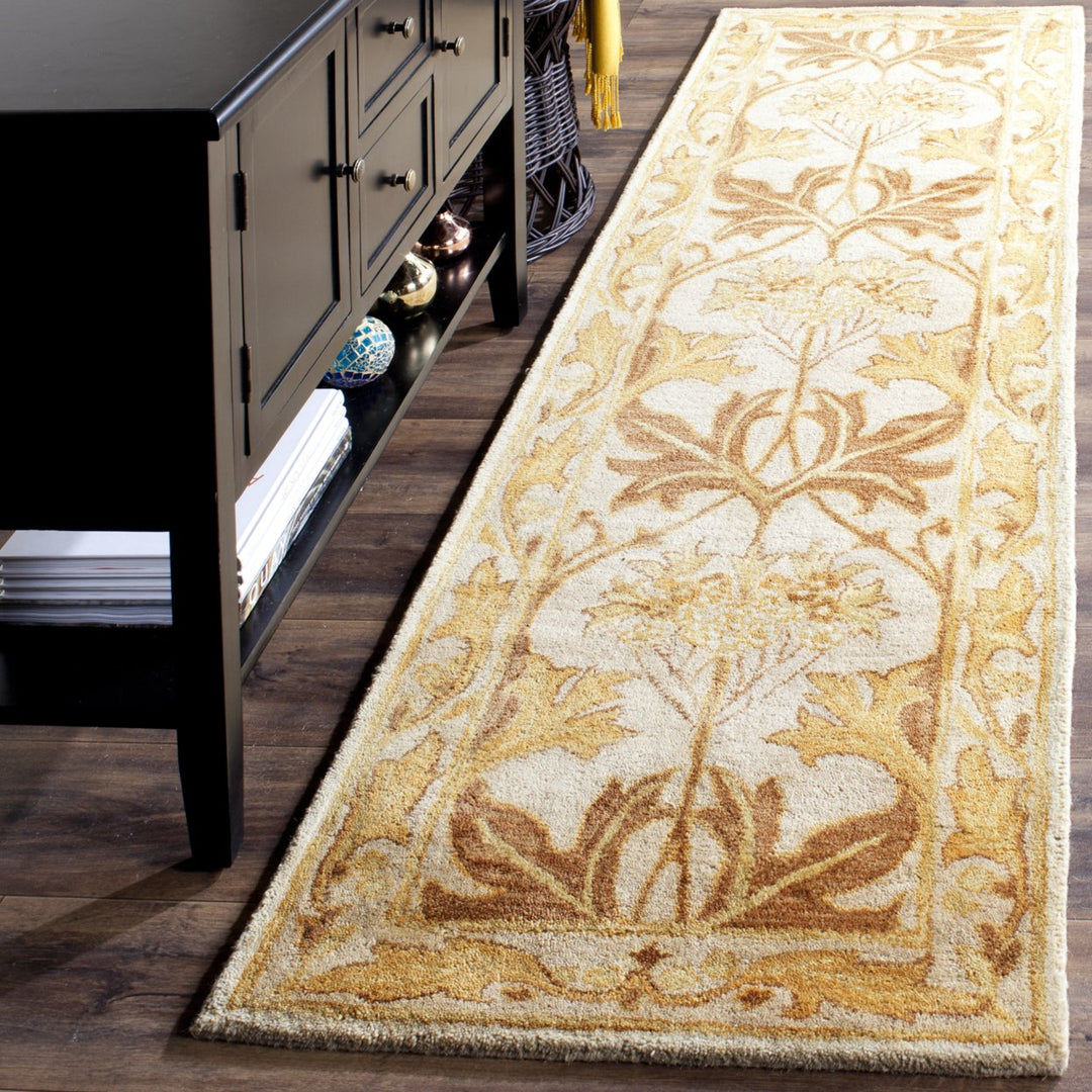 SAFAVIEH Antiquity AT841B Handmade Beige / Gold Rug Image 3