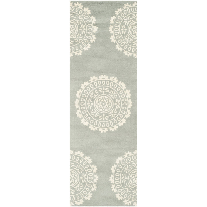 SAFAVIEH Bella BEL122A Handmade Grey / Ivory Rug Image 3