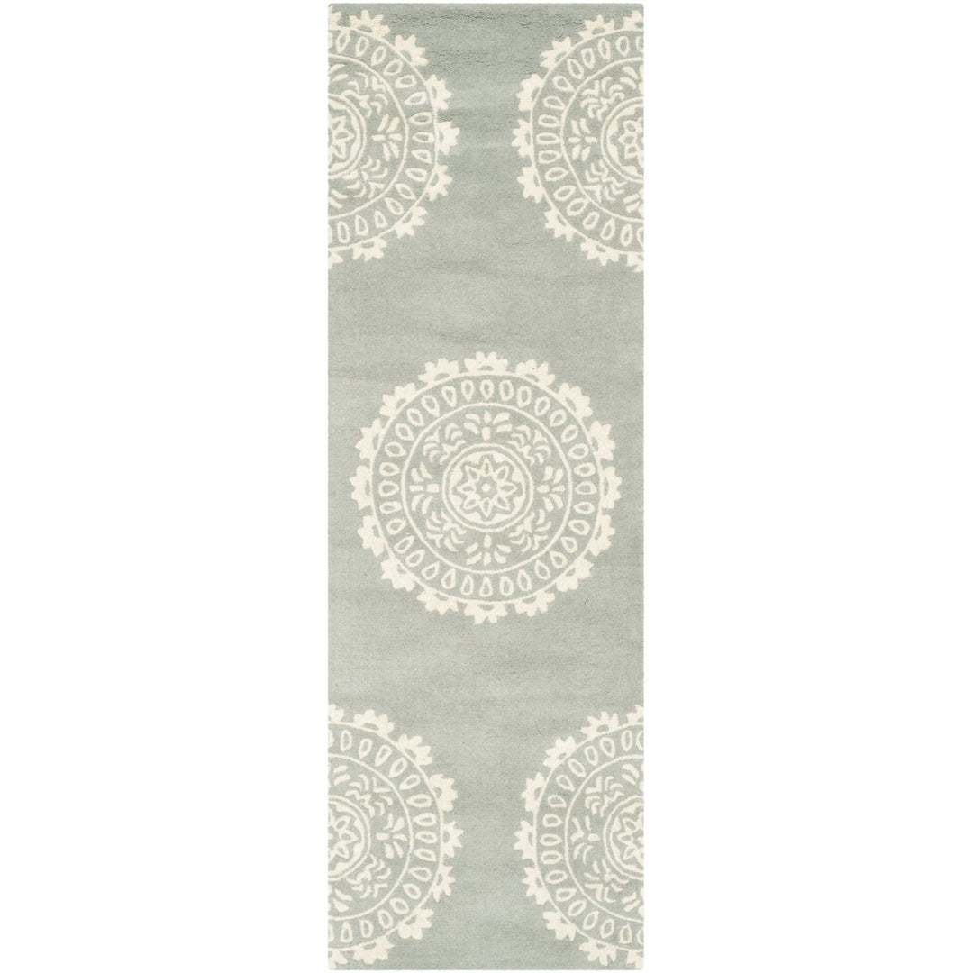 SAFAVIEH Bella BEL122A Handmade Grey / Ivory Rug Image 1