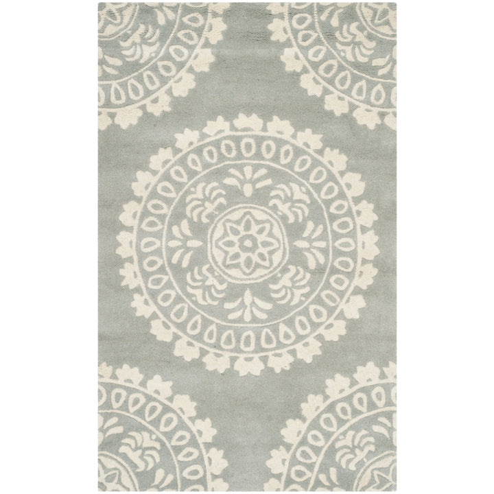 SAFAVIEH Bella BEL122A Handmade Grey / Ivory Rug Image 4