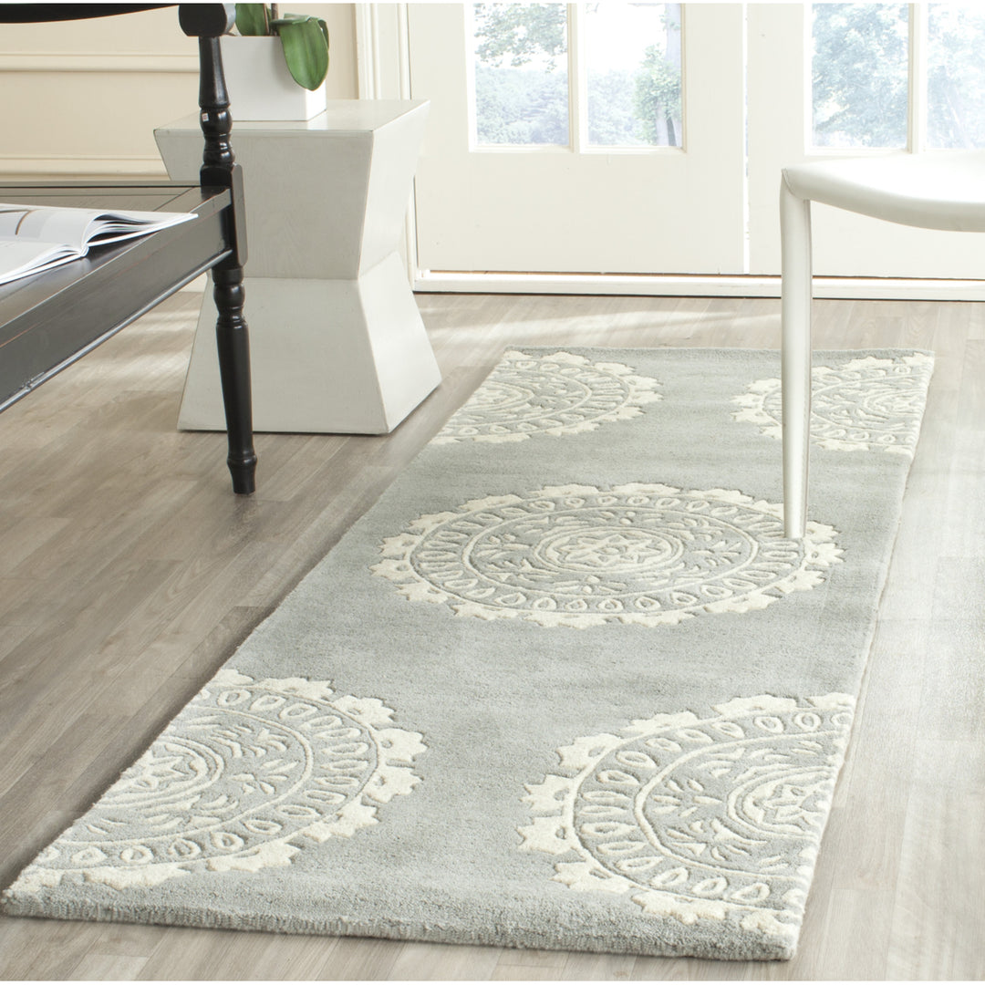 SAFAVIEH Bella BEL122A Handmade Grey / Ivory Rug Image 11