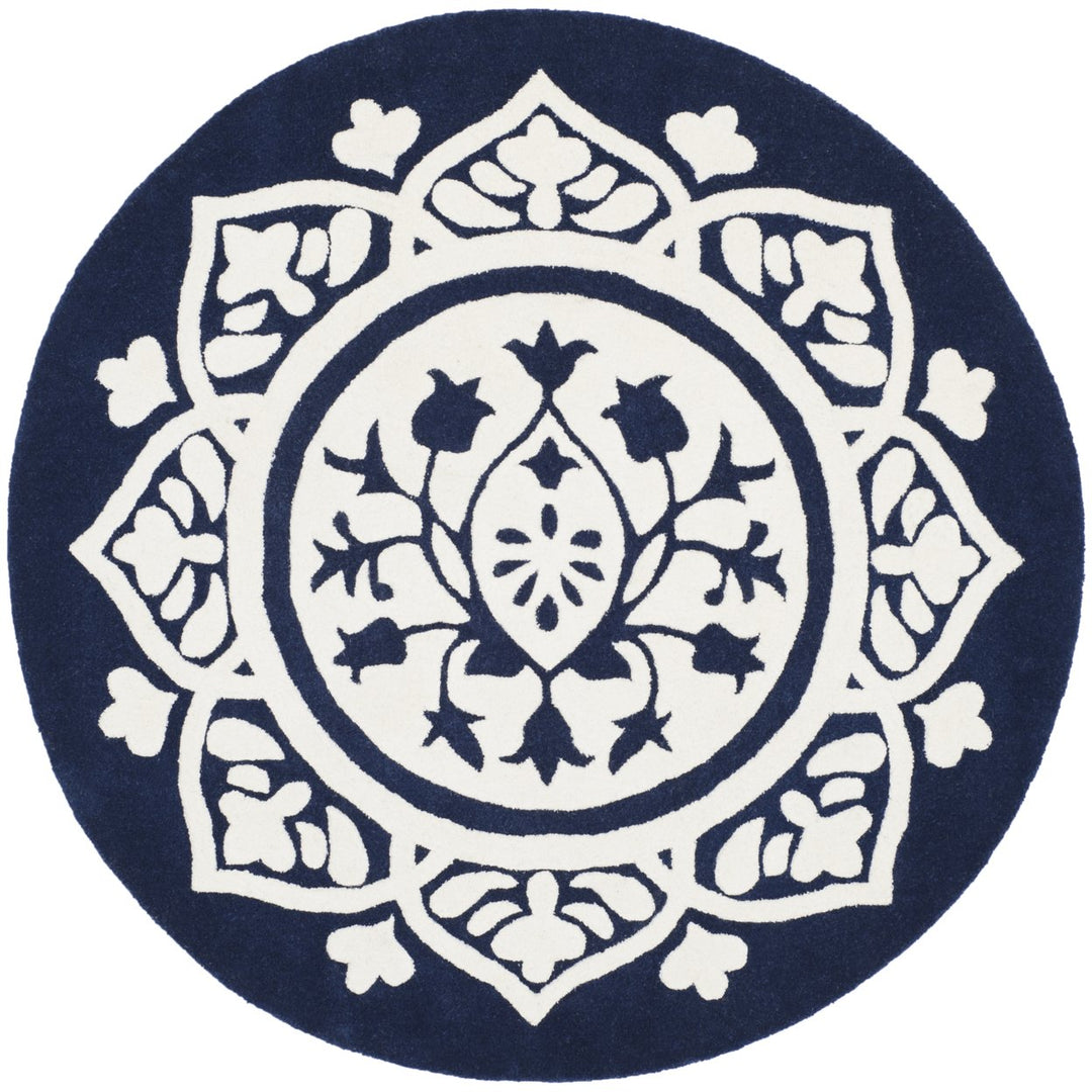 SAFAVIEH Bella BEL136B Handmade Navy / Ivory Rug Image 1