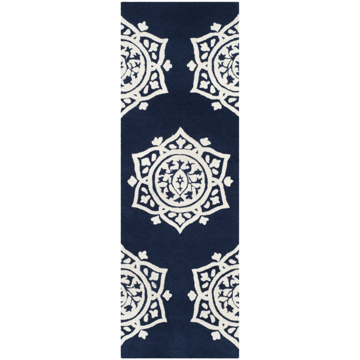 SAFAVIEH Bella BEL136B Handmade Navy / Ivory Rug Image 1