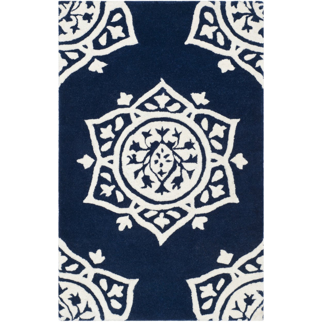 SAFAVIEH Bella BEL136B Handmade Navy / Ivory Rug Image 1