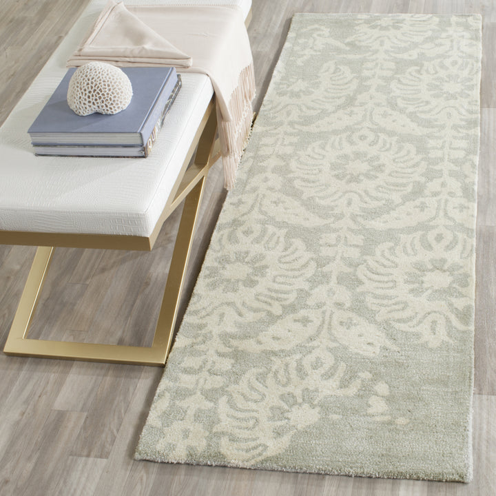 SAFAVIEH Bella BEL125B Handmade Light Grey / Ivory Rug Image 9