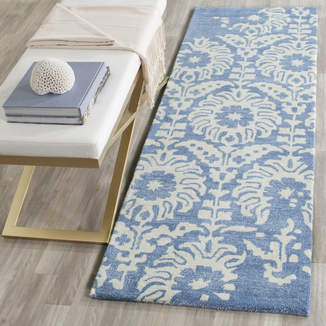 SAFAVIEH Bella BEL125C Handmade Light Blue / Ivory Rug Image 3