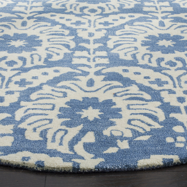 SAFAVIEH Bella BEL125C Handmade Light Blue / Ivory Rug Image 7