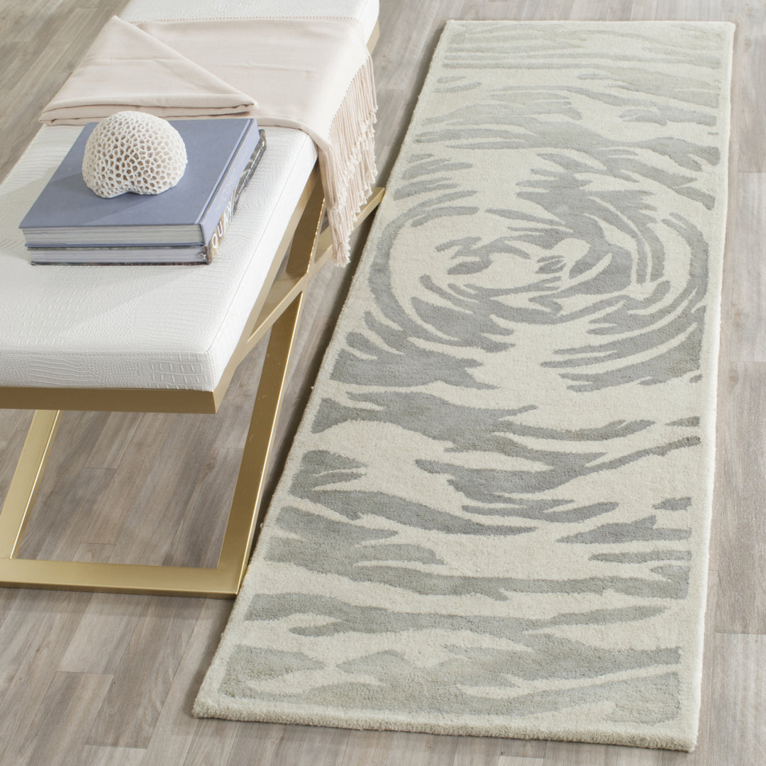 SAFAVIEH Bella BEL128A Handmade Ivory / Grey Rug Image 3