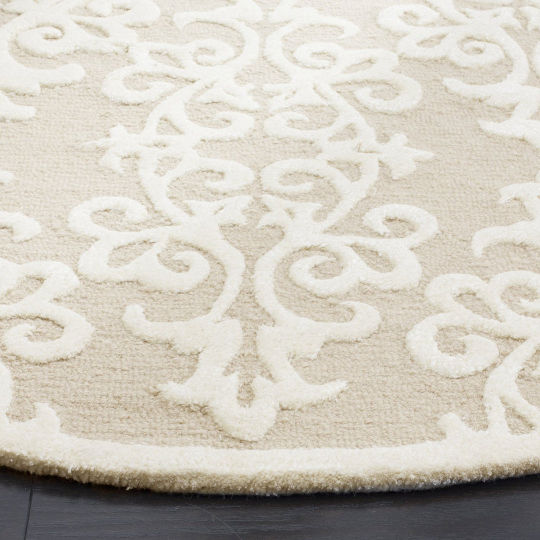 SAFAVIEH Bella BEL127B Handmade Sand / Ivory Rug Image 7