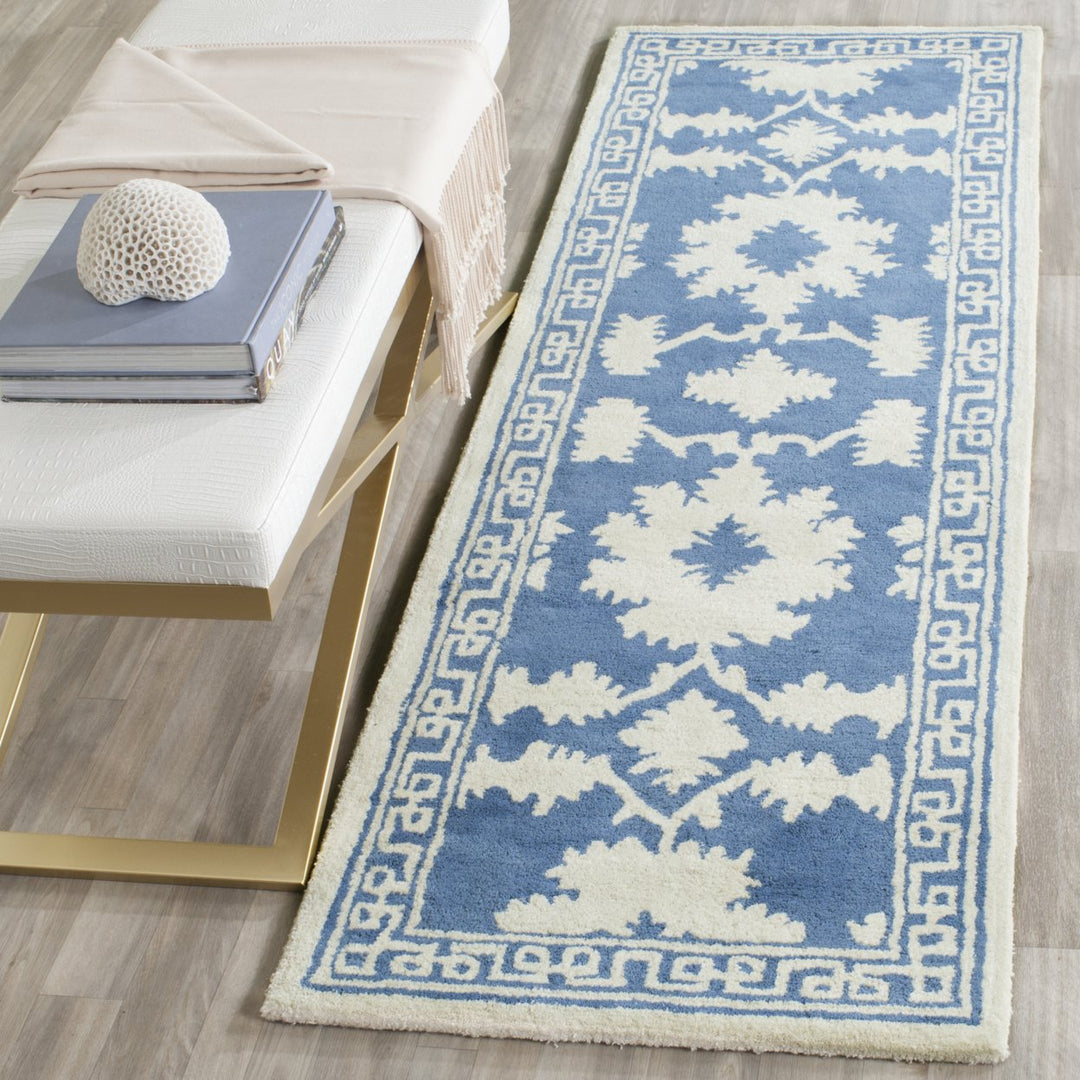 SAFAVIEH Bella BEL132A Handmade Blue / Ivory Rug Image 3