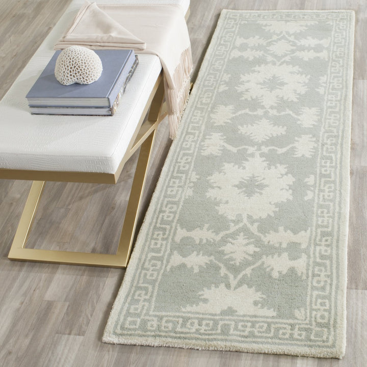 SAFAVIEH Bella BEL132B Handmade Grey / Ivory Rug Image 3