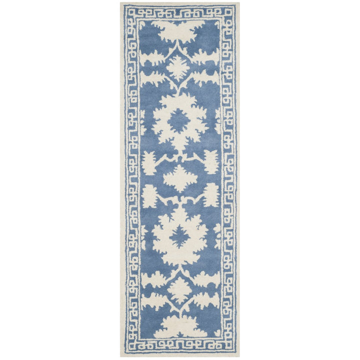 SAFAVIEH Bella BEL132A Handmade Blue / Ivory Rug Image 5