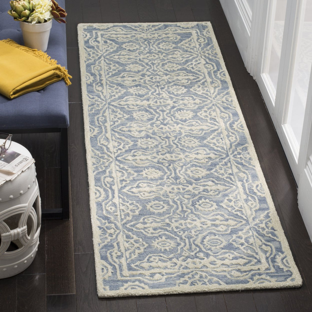 SAFAVIEH Bella BEL134A Handmade Blue / Ivory Rug Image 3