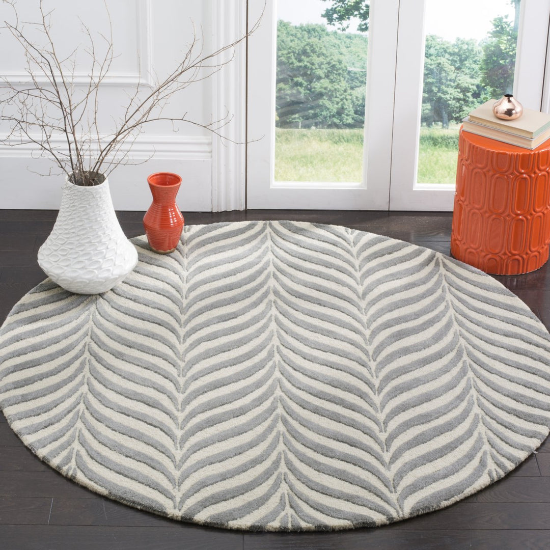 SAFAVIEH Bella BEL135B Handmade Ivory / Grey Rug Image 2