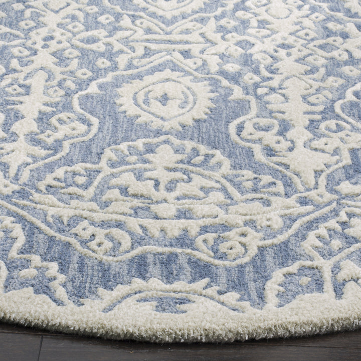 SAFAVIEH Bella BEL134A Handmade Blue / Ivory Rug Image 7