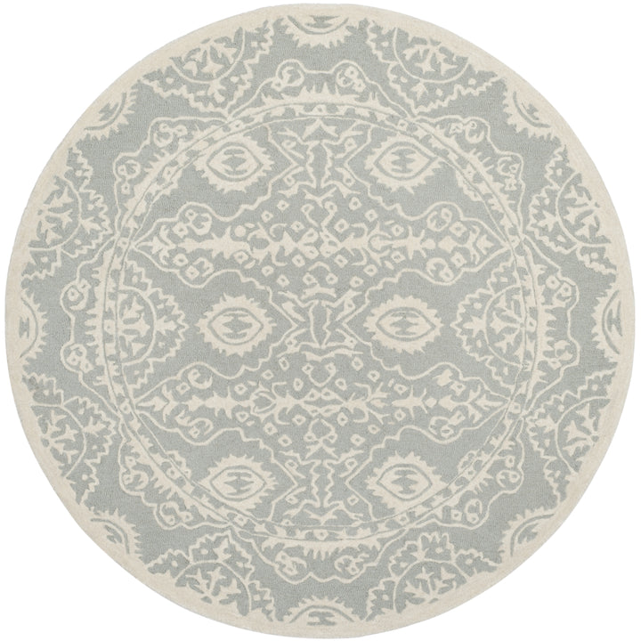 SAFAVIEH Bella BEL134B Handmade Grey / Ivory Rug Image 4