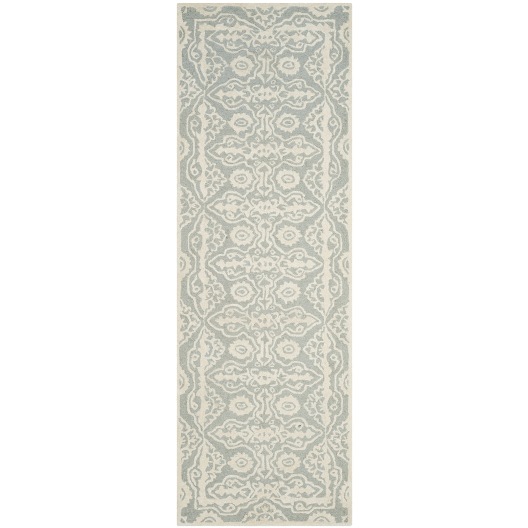 SAFAVIEH Bella BEL134B Handmade Grey / Ivory Rug Image 5