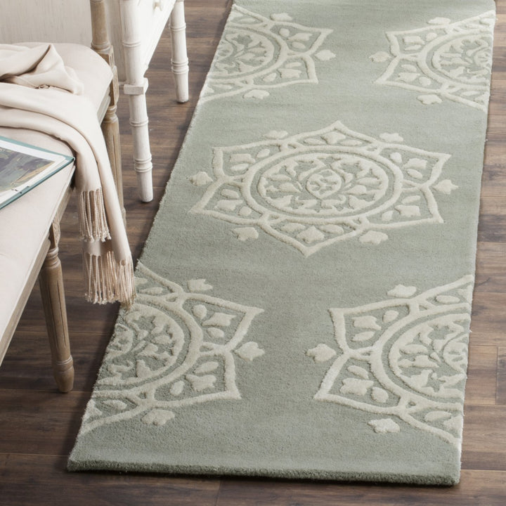 SAFAVIEH Bella BEL136A Handmade Grey / Ivory Rug Image 3