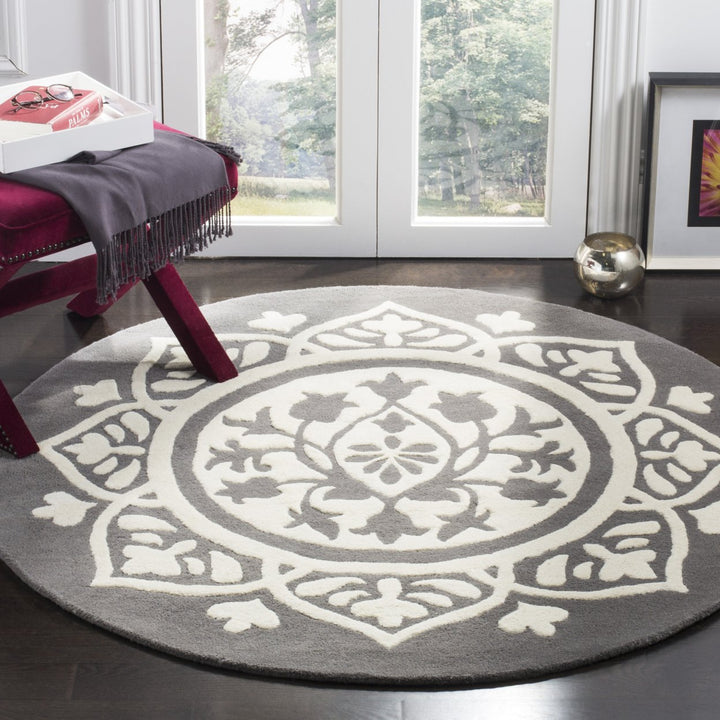 SAFAVIEH Bella BEL136C Handmade Dark Grey / Ivory Rug Image 2