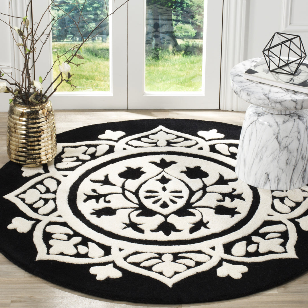 SAFAVIEH Bella BEL136D Handmade Black / Ivory Rug Image 2