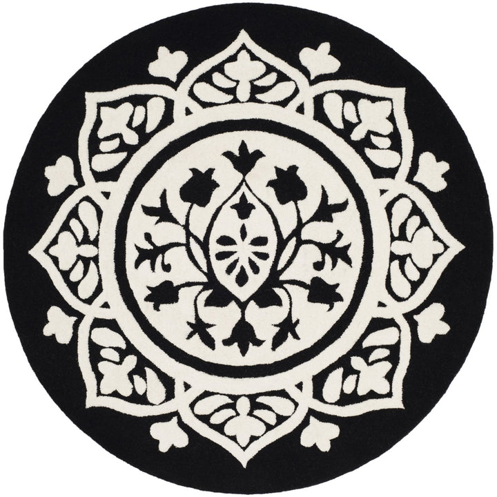 SAFAVIEH Bella BEL136D Handmade Black / Ivory Rug Image 4