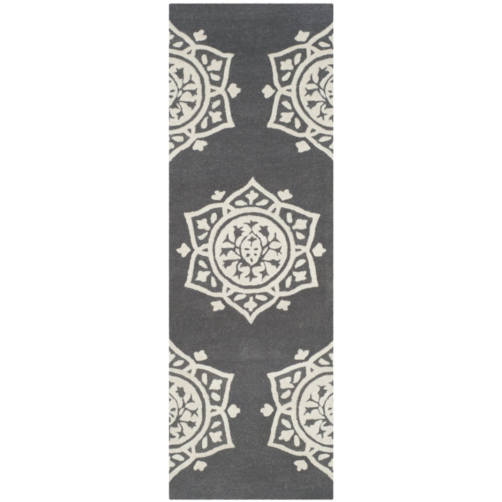 SAFAVIEH Bella BEL136C Handmade Dark Grey / Ivory Rug Image 5