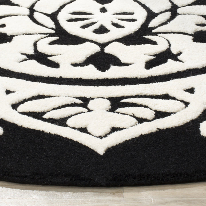 SAFAVIEH Bella BEL136D Handmade Black / Ivory Rug Image 7