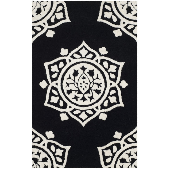 SAFAVIEH Bella BEL136D Handmade Black / Ivory Rug Image 8