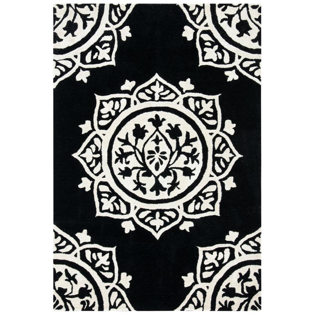 SAFAVIEH Bella BEL136D Handmade Black / Ivory Rug Image 1