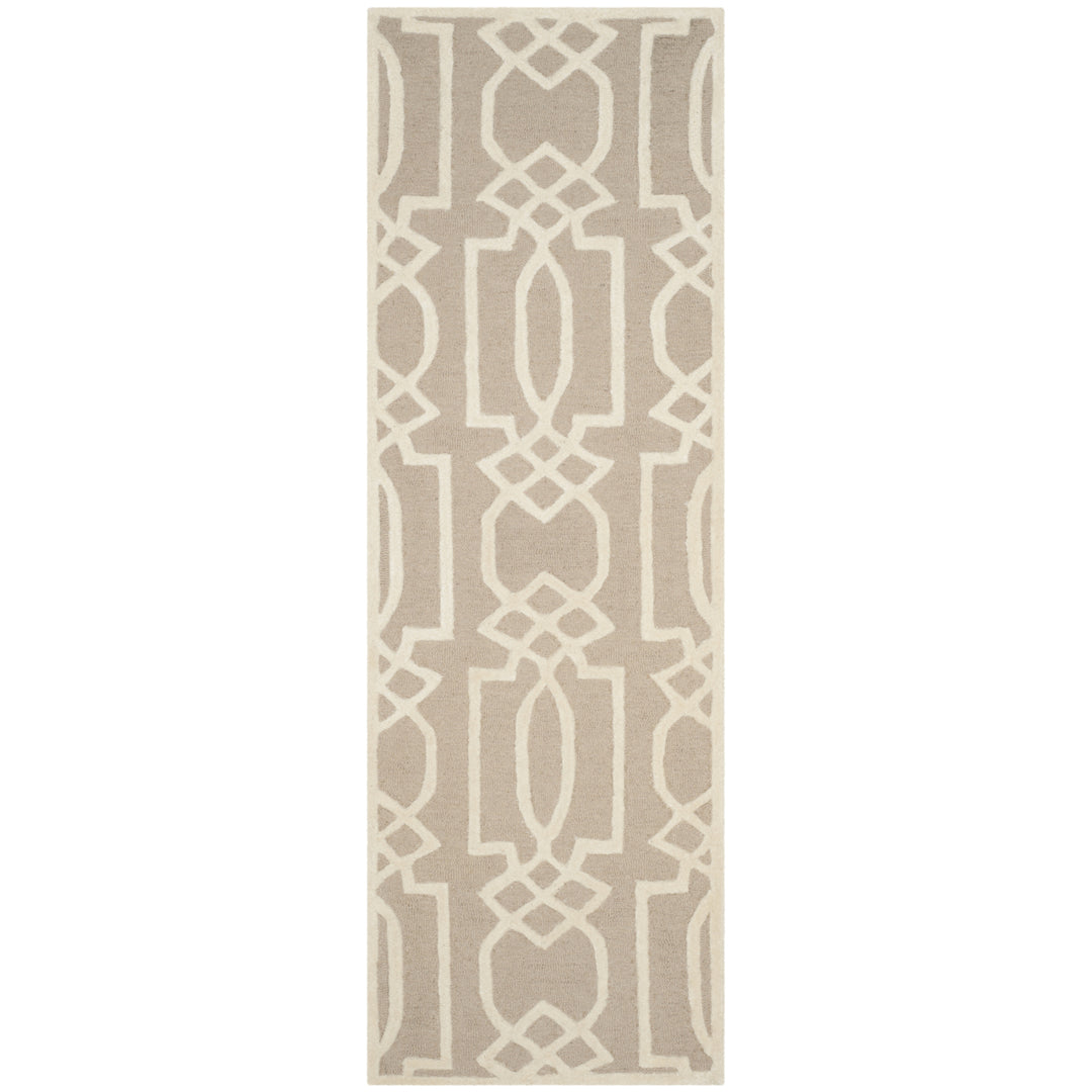 SAFAVIEH Bella BEL138C Handmade Sand / Ivory Rug Image 3