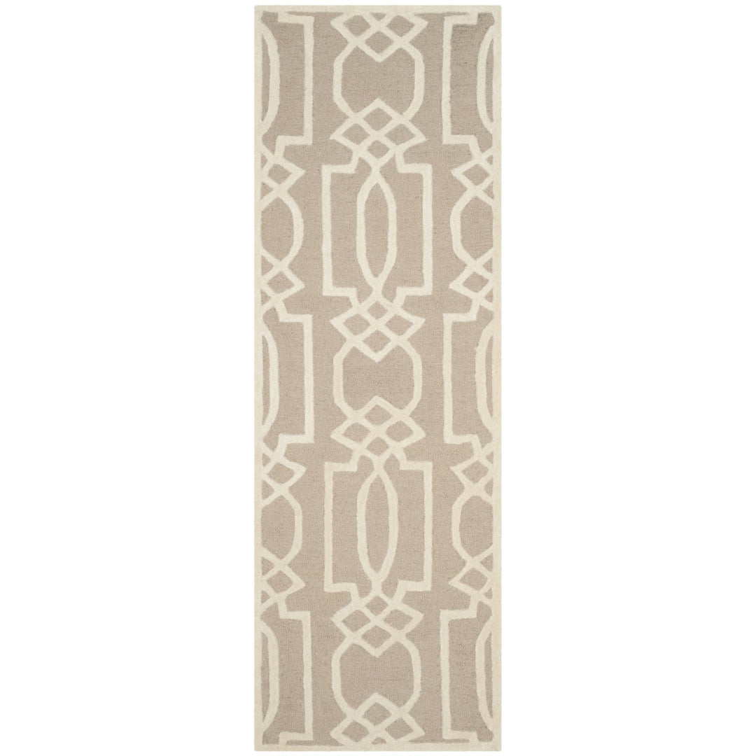 SAFAVIEH Bella BEL138C Handmade Sand / Ivory Rug Image 1