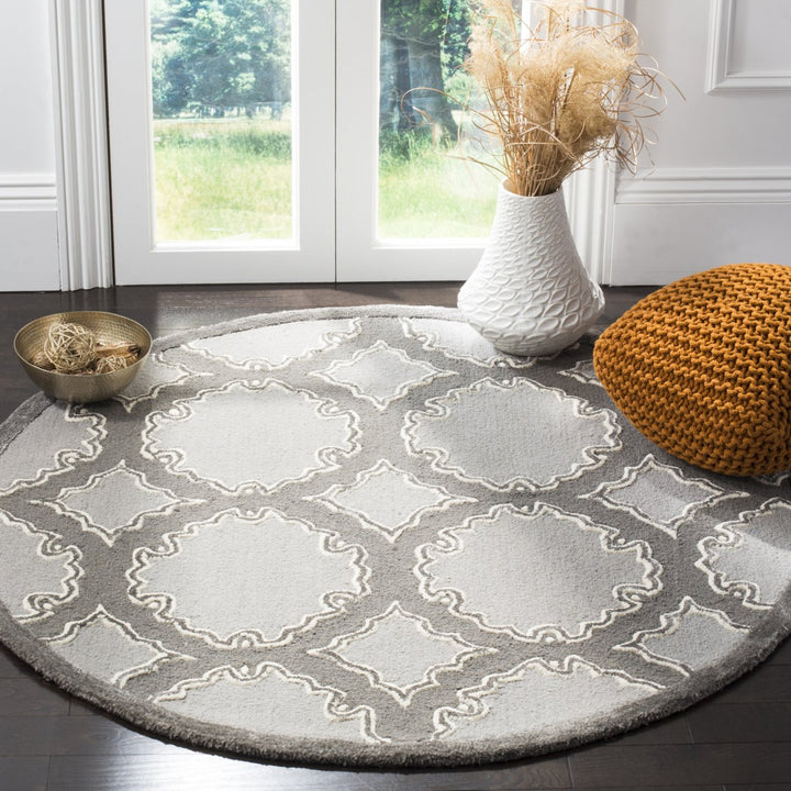 SAFAVIEH Bella BEL139A Handmade Grey / Light Grey Rug Image 8