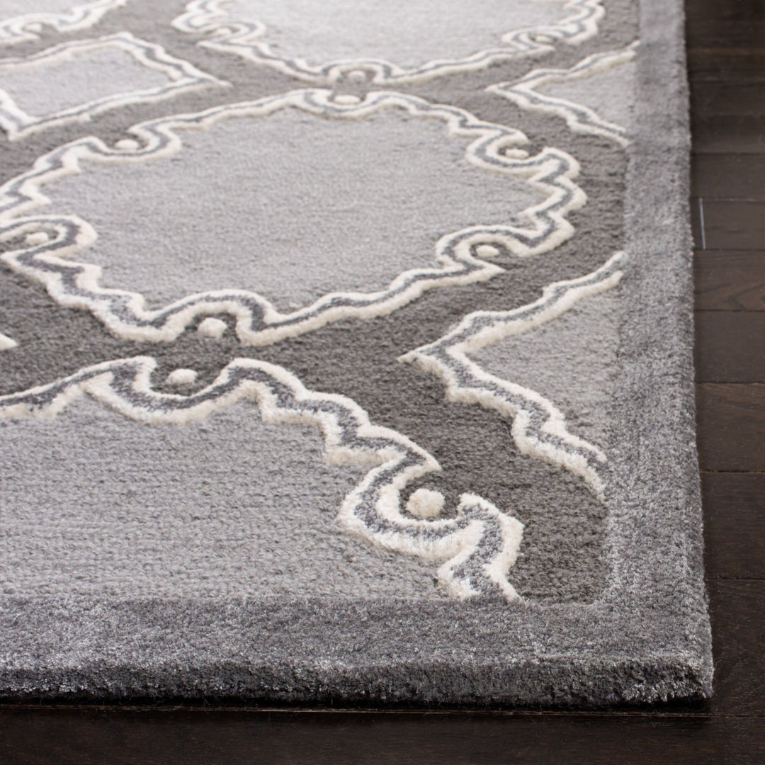 SAFAVIEH Bella BEL139A Handmade Grey / Light Grey Rug Image 10