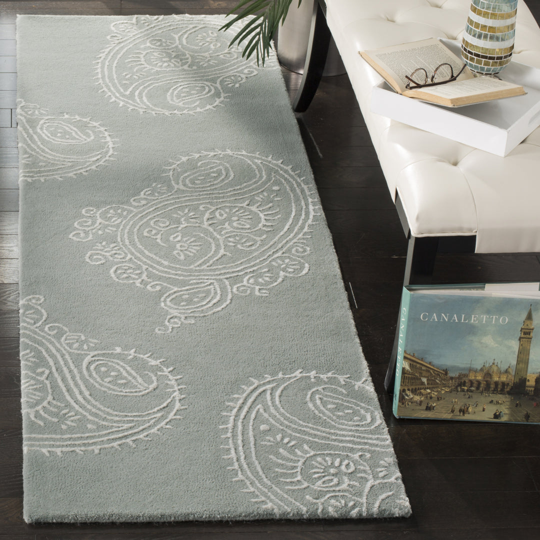 SAFAVIEH Bella BEL153A Handmade Grey / Ivory Rug Image 3