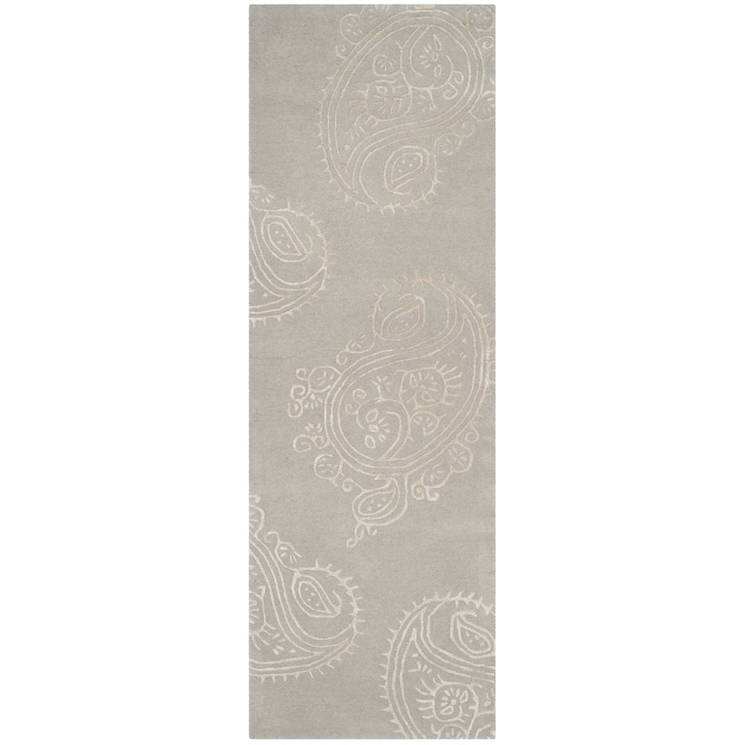 SAFAVIEH Bella BEL153C Handmade Silver / Beige Rug Image 1