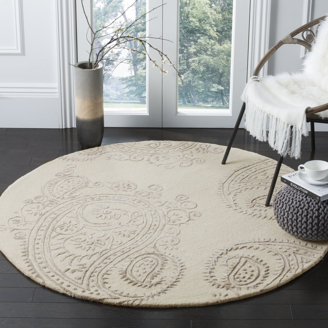 SAFAVIEH Bella BEL153B Handmade Ivory / Beige Rug Image 8