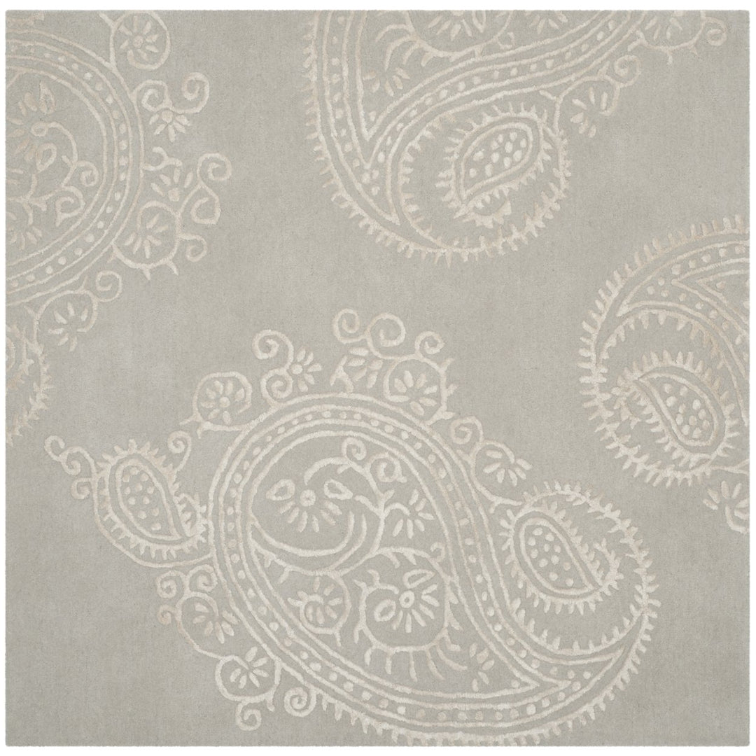 SAFAVIEH Bella BEL153C Handmade Silver / Beige Rug Image 6