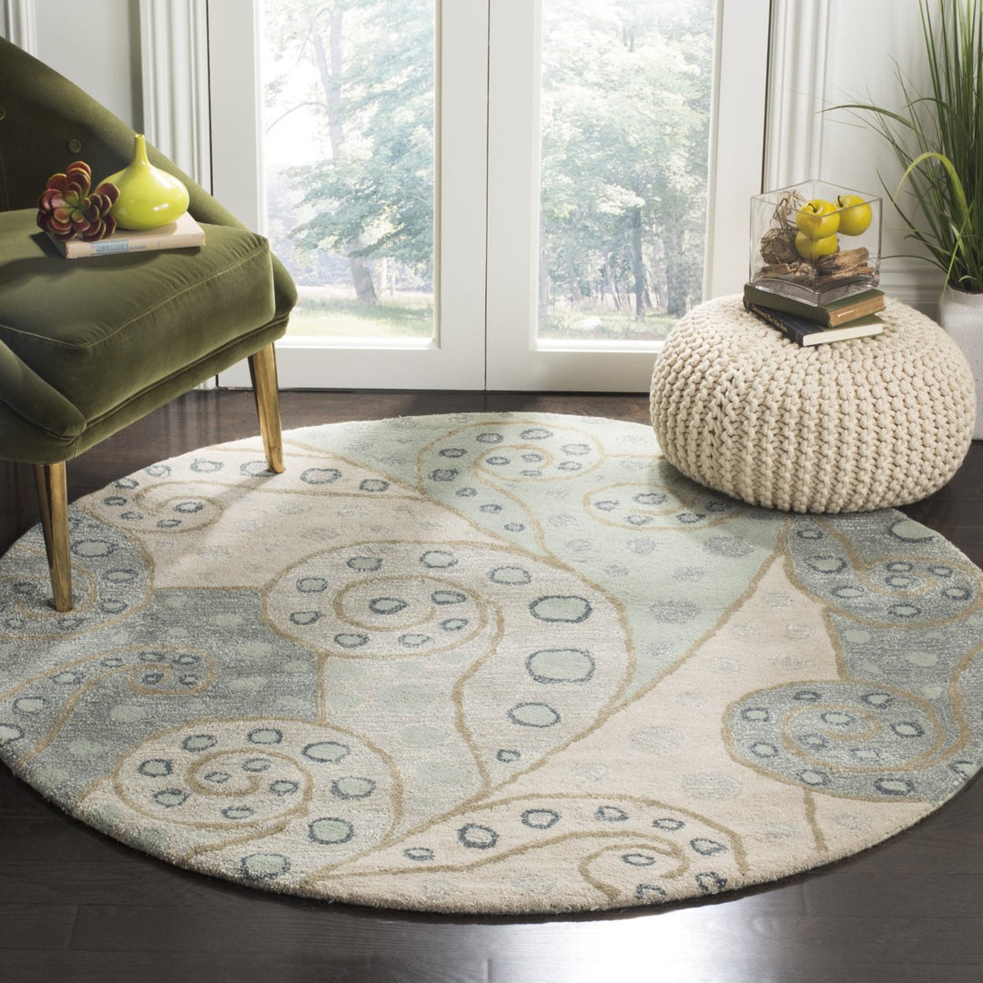 SAFAVIEH Bella BEL221A Handmade Sage / Multi Rug Image 2